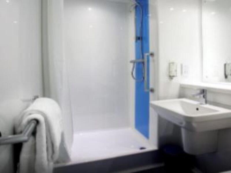 Travelodge Swansea Central Exterior photo